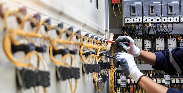 Professional Electrician technician working in Hampton, AR